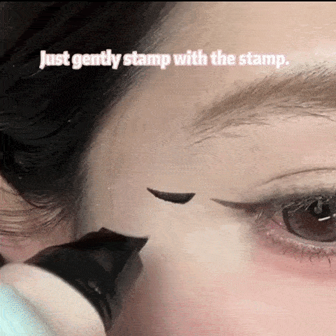 Eyeliner 2 în 1 cu Ștampilă Wing